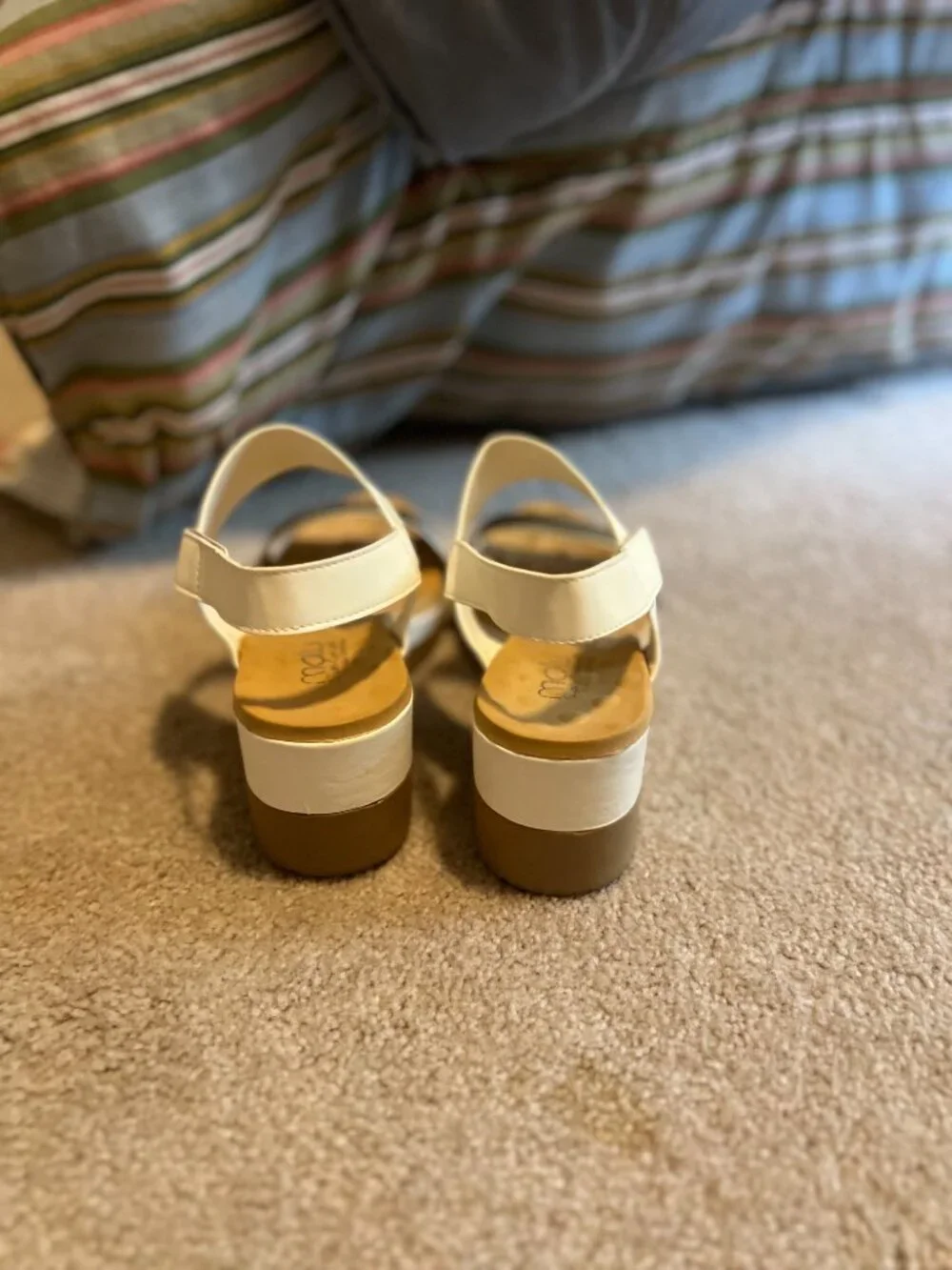 Malo White & Gold Super Comfort Wedges (Sz. 8)